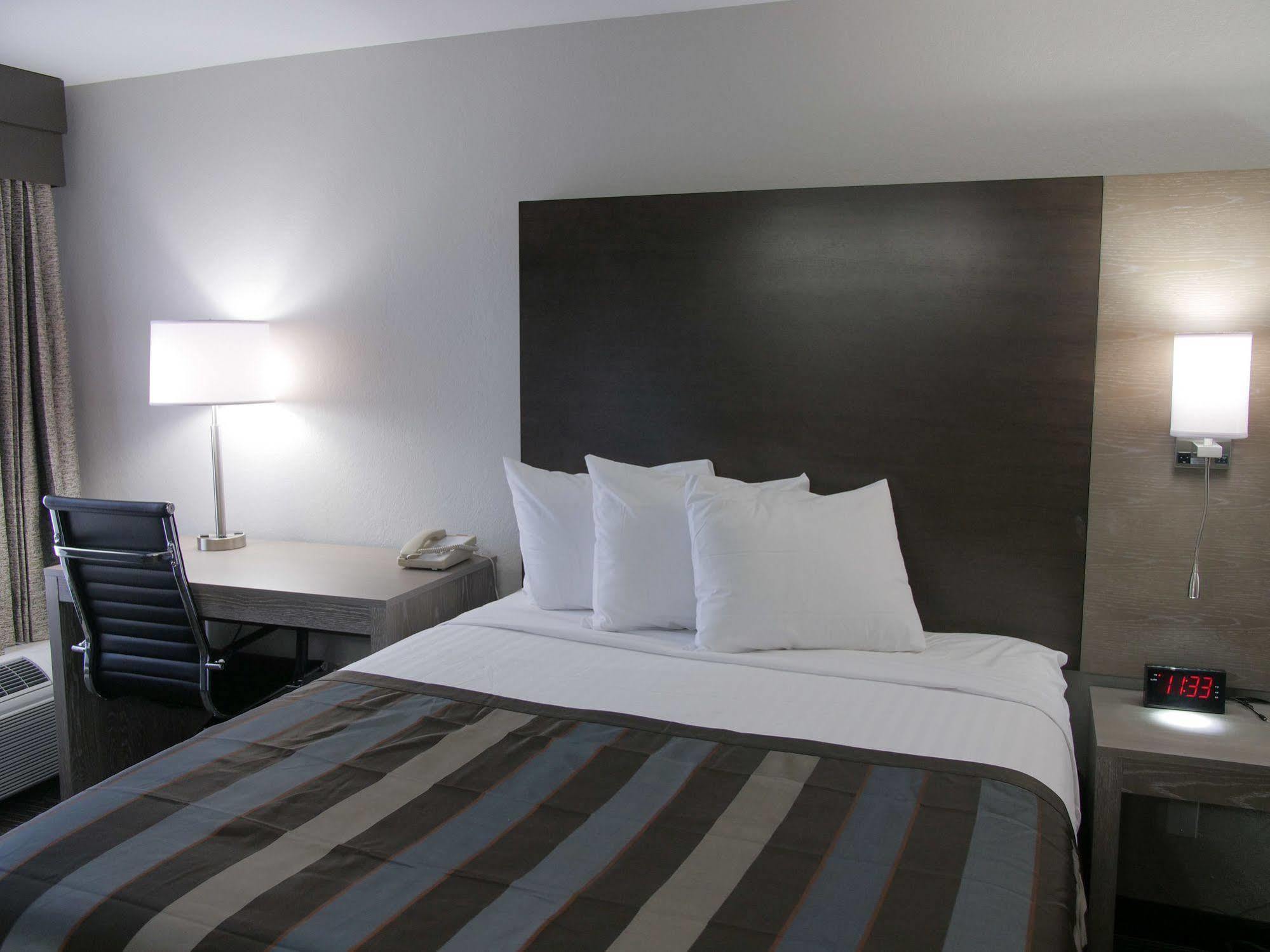 Wingate By Wyndham Louisville Airport Expo Center Екстер'єр фото